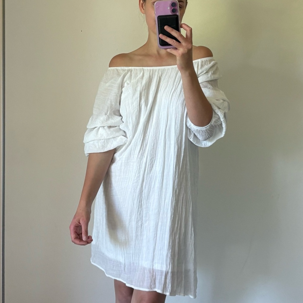 White Slouchy Ruffle Puff On or Off-Shoulder White Dress Women’s Medium